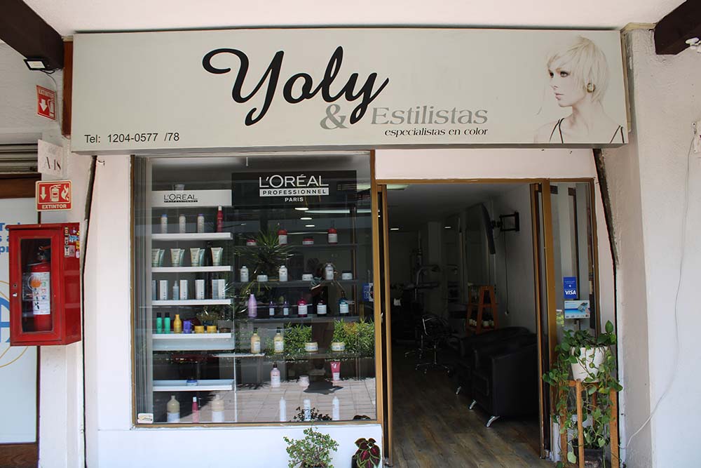 A-18 Yoly y estilistas